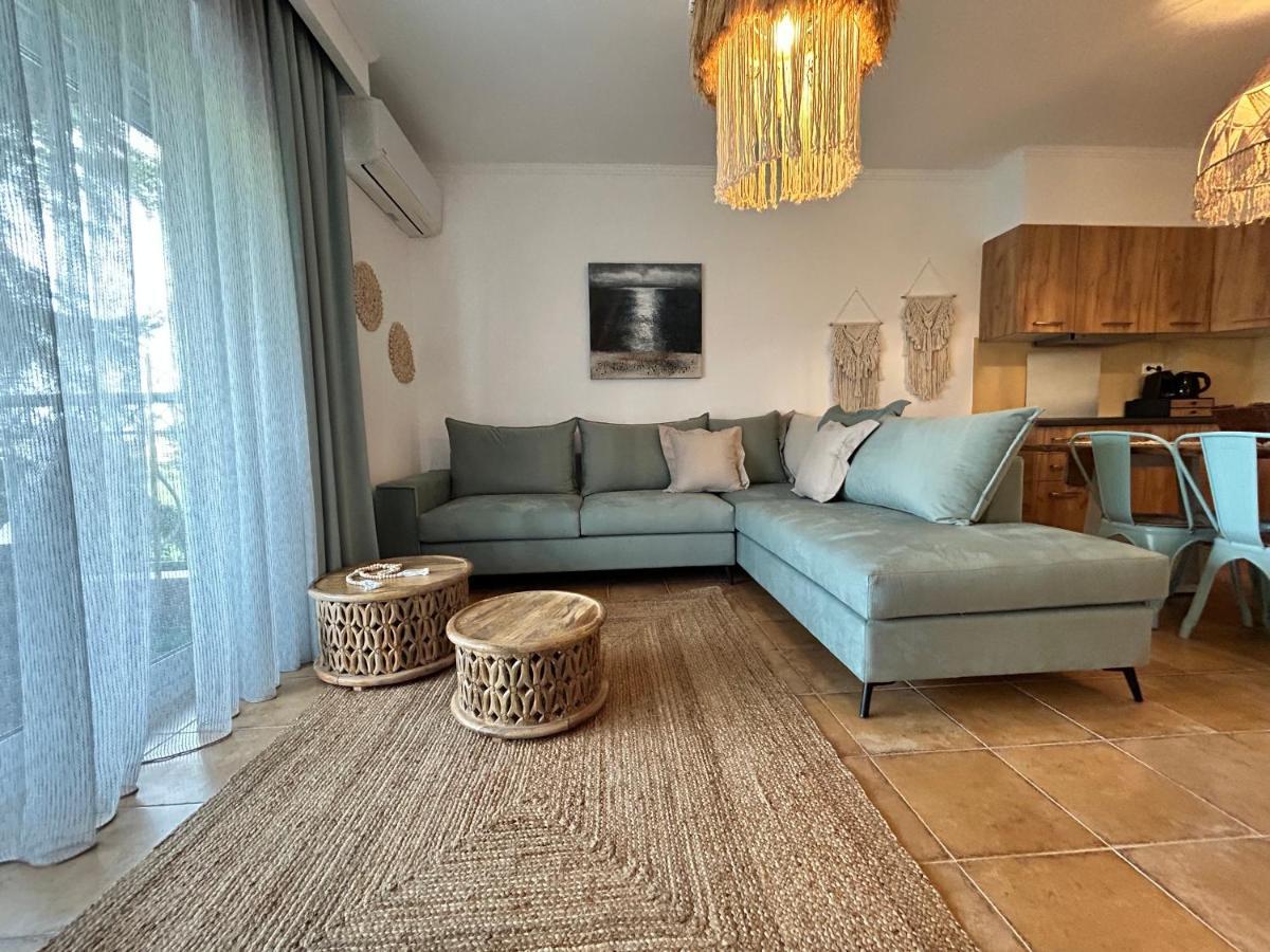 Calliopes By The Sea Boutique Suites Paralia Dionysiou Esterno foto
