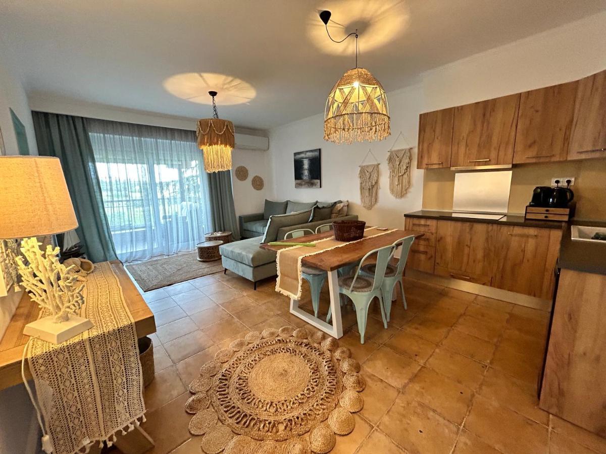 Calliopes By The Sea Boutique Suites Paralia Dionysiou Esterno foto