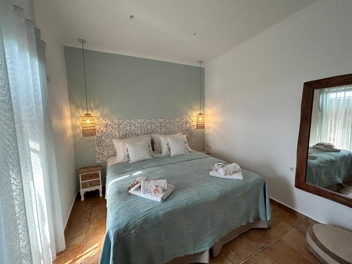 Calliopes By The Sea Boutique Suites Paralia Dionysiou Esterno foto