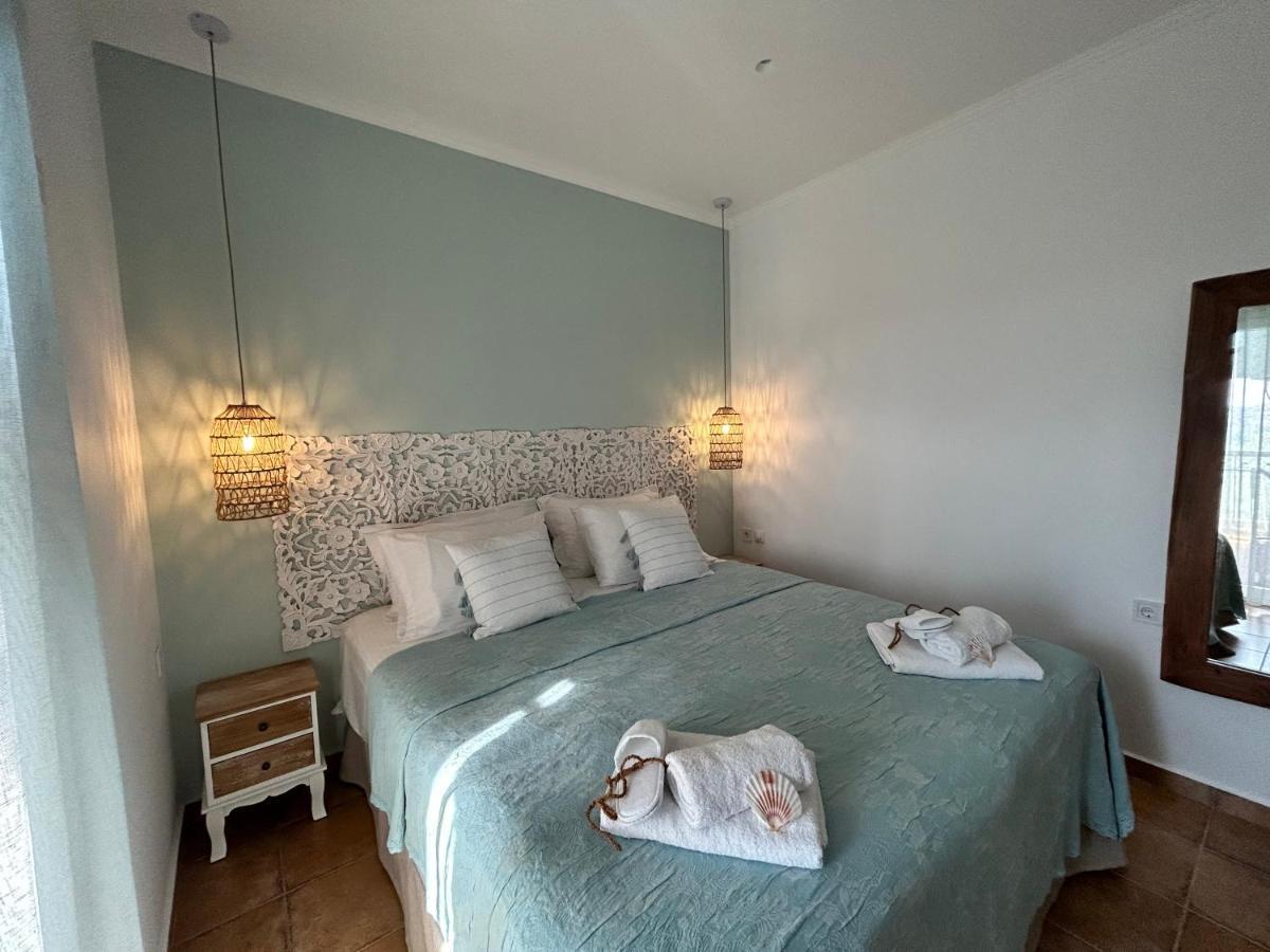 Calliopes By The Sea Boutique Suites Paralia Dionysiou Esterno foto